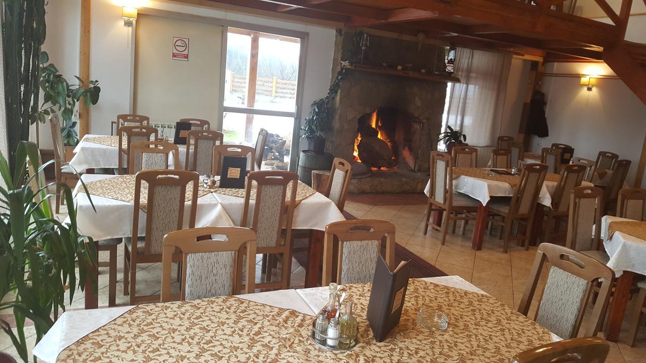 Hotel Pansion I Restoran ,, Pogled" à Han Pijesak Extérieur photo