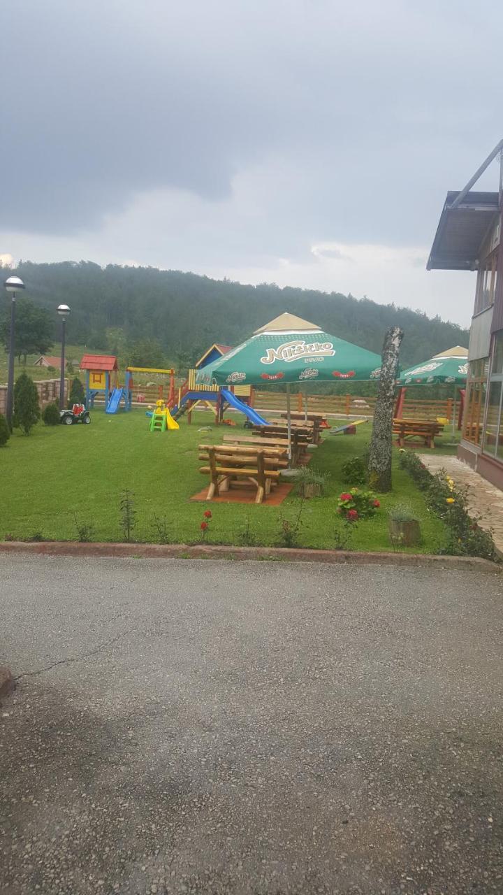 Hotel Pansion I Restoran ,, Pogled" à Han Pijesak Extérieur photo