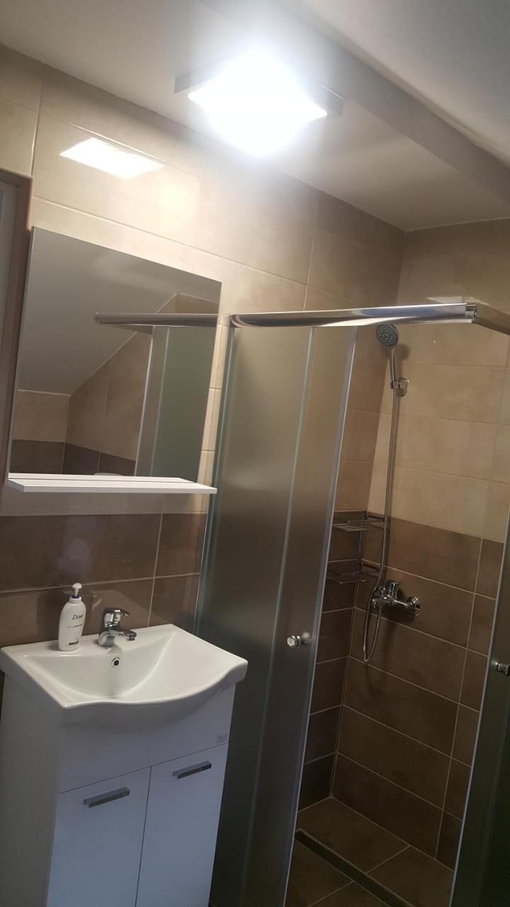 Hotel Pansion I Restoran ,, Pogled" à Han Pijesak Extérieur photo