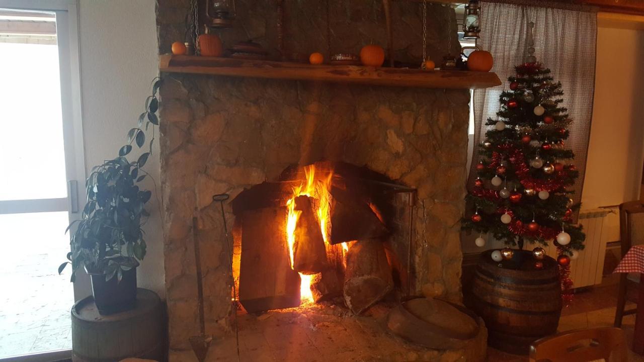 Hotel Pansion I Restoran ,, Pogled" à Han Pijesak Extérieur photo