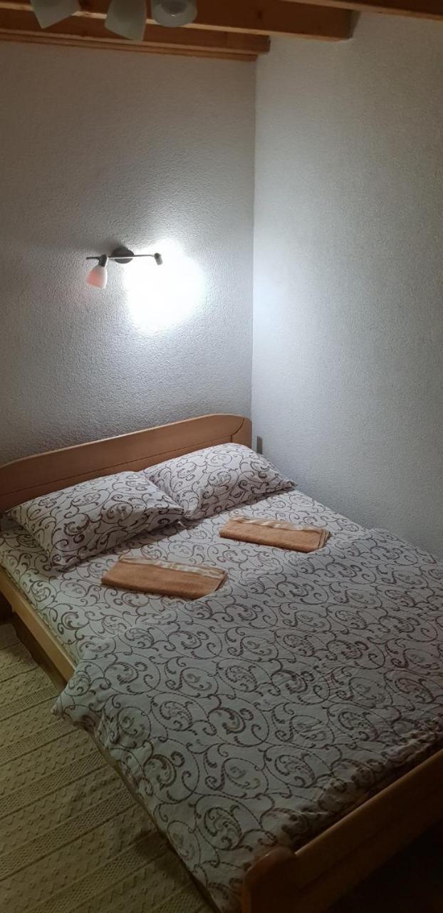 Hotel Pansion I Restoran ,, Pogled" à Han Pijesak Extérieur photo
