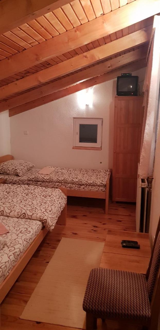 Hotel Pansion I Restoran ,, Pogled" à Han Pijesak Extérieur photo