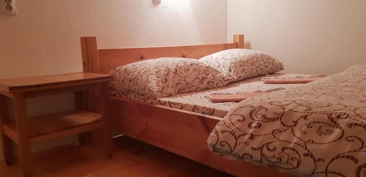 Hotel Pansion I Restoran ,, Pogled" à Han Pijesak Extérieur photo