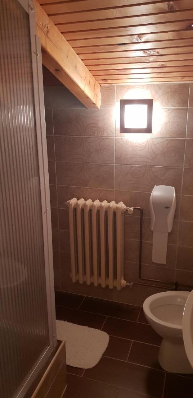Hotel Pansion I Restoran ,, Pogled" à Han Pijesak Extérieur photo